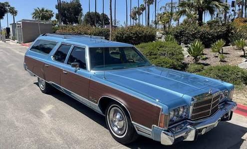 1975 CHRYSLER TOWN AND COUNTRY
